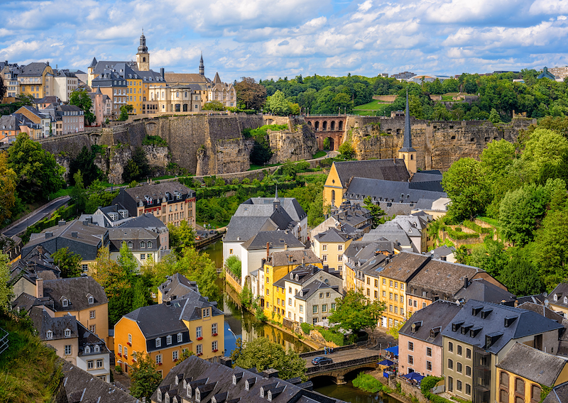 Versand nach Luxemburg günstig mit Sendify buchen